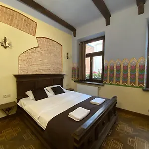 https://koroliwski-pokoi-u-lvovi-na-vulici-lesi-ukrainki-19-8.hotelslviv.net